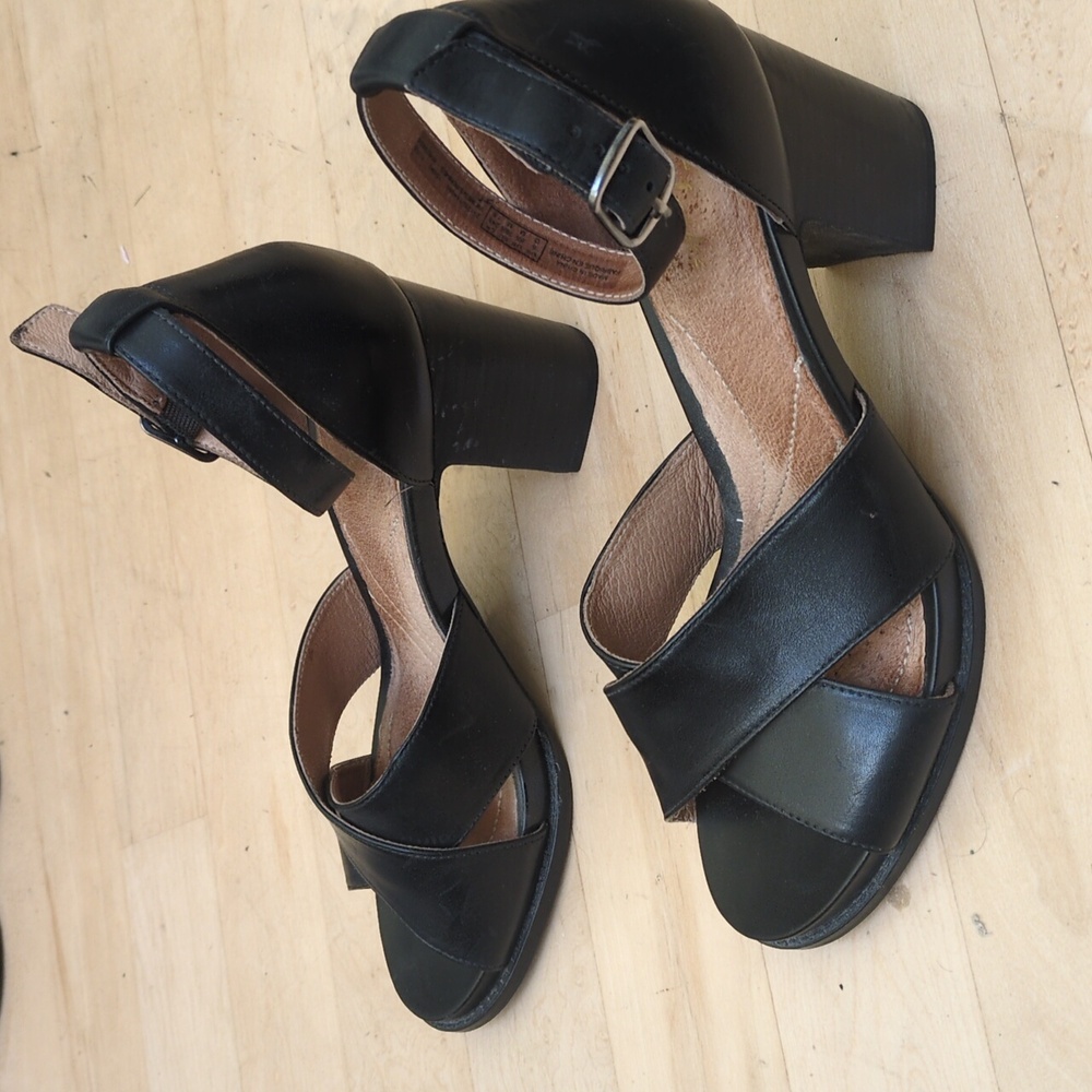 Clark's Elegant Black Women's Strappy Sandals Size 8.5M - Picture 3 of 6